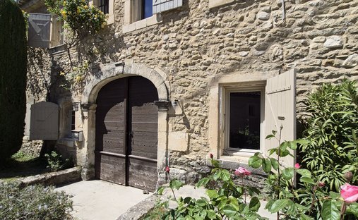 House in Maubec, Provence-Alpes-Côte d'Azur, France 1