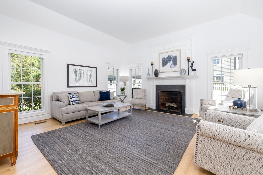 Condo in Simsbury, Connecticut, United States 3 - 18921835