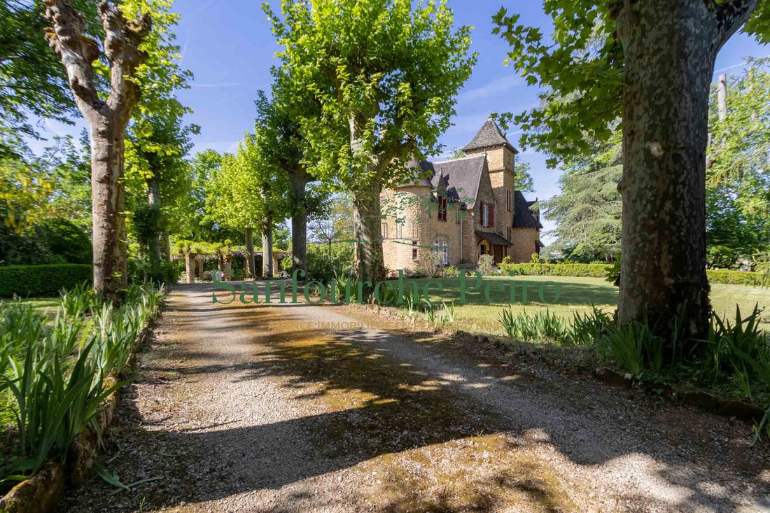 Estate in Sarlat-la-Canéda, Nouvelle-Aquitaine, France 2 - 16948089