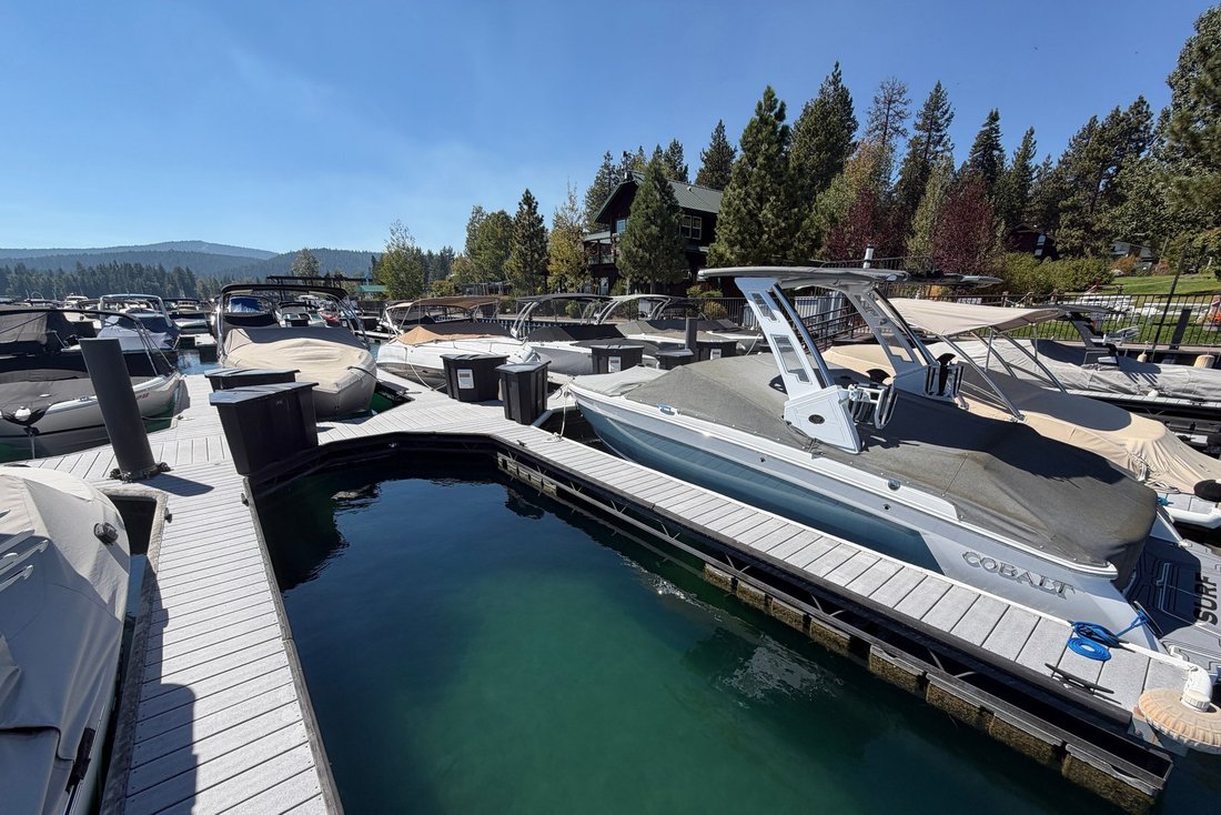 Amarrage des yachts à Tahoe City, Californie, États-Unis 1 - 18912779