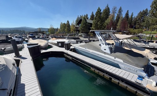 Amarrage des yachts à Tahoe City, Californie, États-Unis 1