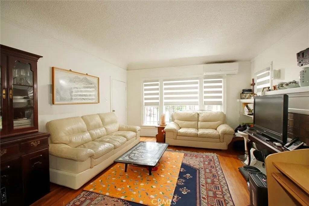 Los Angeles, California, United States 3 - 18913309
