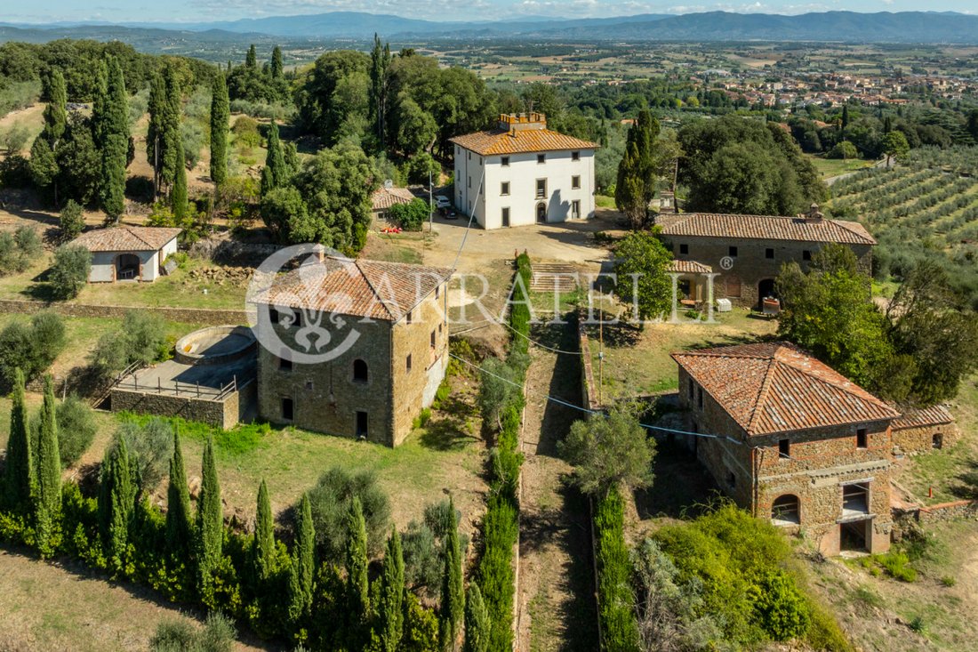 Villa in Monte San Savino, Tuscany, Italy 3 - 11758210