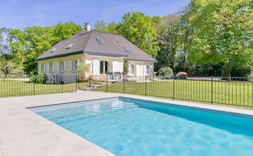 Villa in Côte Est, Treillieres, France 1