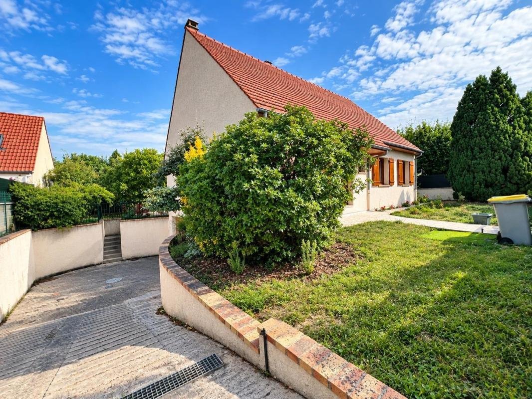 House in Les Clayes-sous-Bois, Ile-de-France, France 1 - 18911070