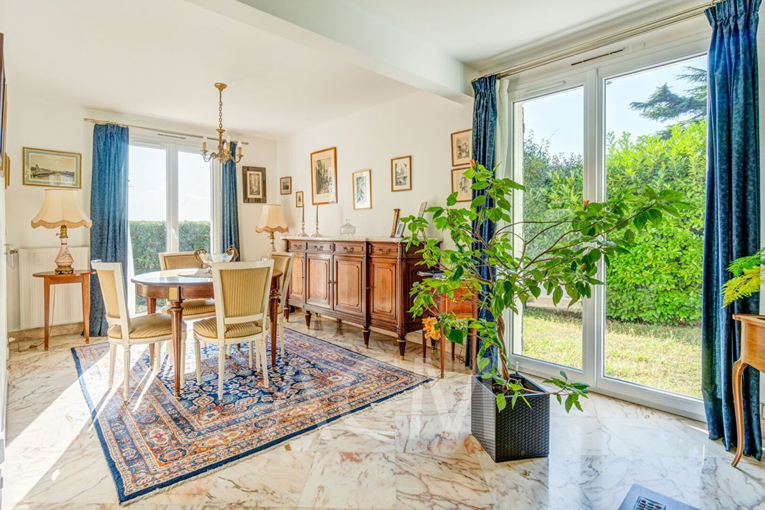 House in Sud, Le Mesnil-le-Roi, France 3 - 18911195