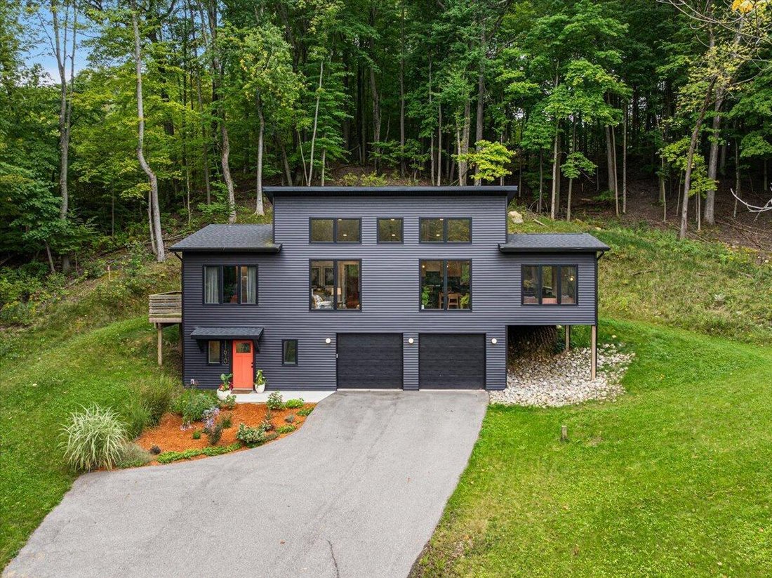 House in Lowell, Michigan, United States 2 - 18910292
