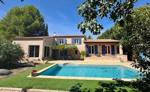 House in Centre, Pelissanne, France 1