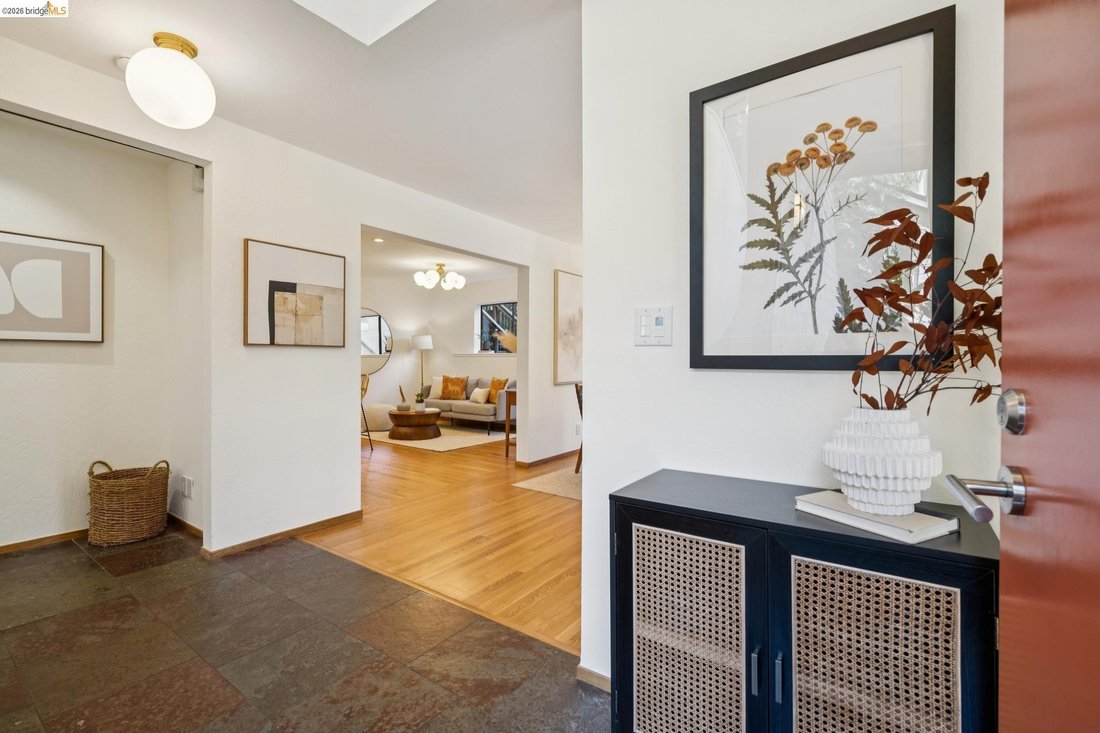 House in Oakland, California, United States 3 - 18909475