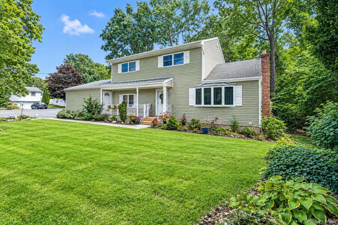 House in Lake Grove, New York, United States 2 - 18910682