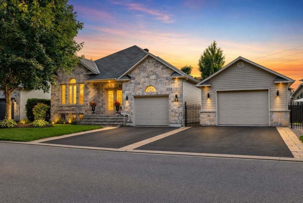 House in Gatineau, Quebec, Canada 1 - 18910877