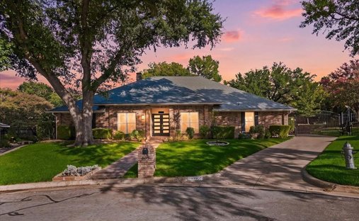 House in Arlington, Texas, United States 1
