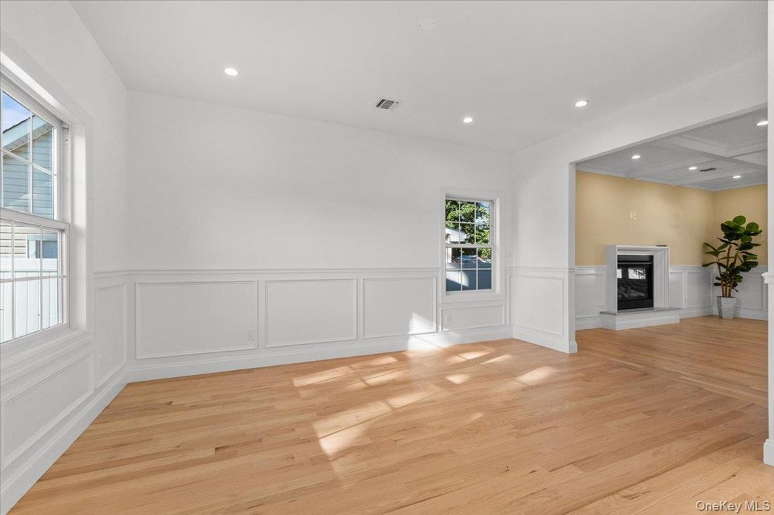 House in Levittown, New York, United States 5 - 18909653