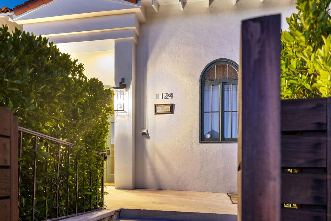Santa Barbara, California, United States 3 - 18909531