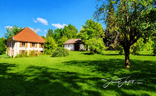 Estate in Saint-Geoire-en-Valdaine, Auvergne-Rhône-Alpes, France 1