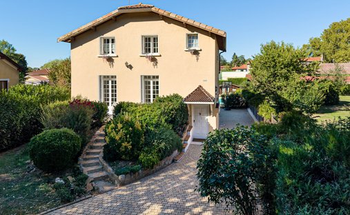 House in Fleurieu-sur-Saone, Auvergne-Rhône-Alpes, France 1