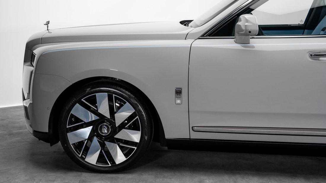 Suv in Dubai, United Arab Emirates 4 - 18913962