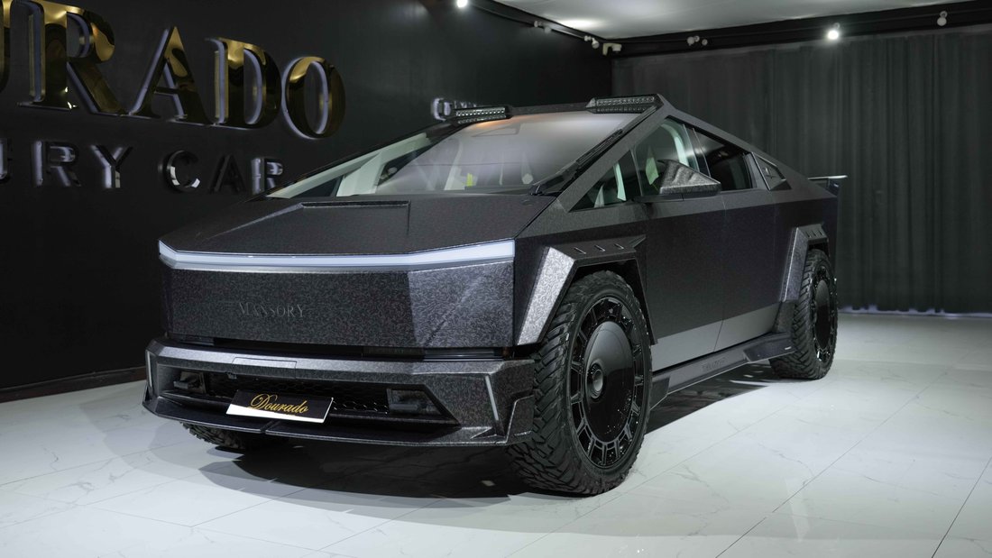 Suv in Dubai, United Arab Emirates 3 - 18915344