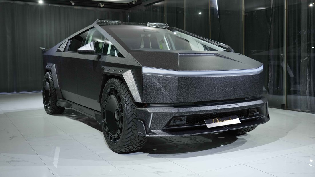 Suv in Dubai, United Arab Emirates 1 - 18915344
