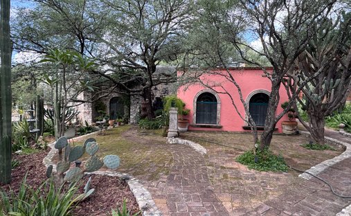 House in El Cortijo, Guanajuato, Mexico 1