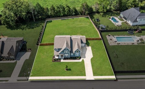 House in Bon Aqua, Tennessee, United States 1