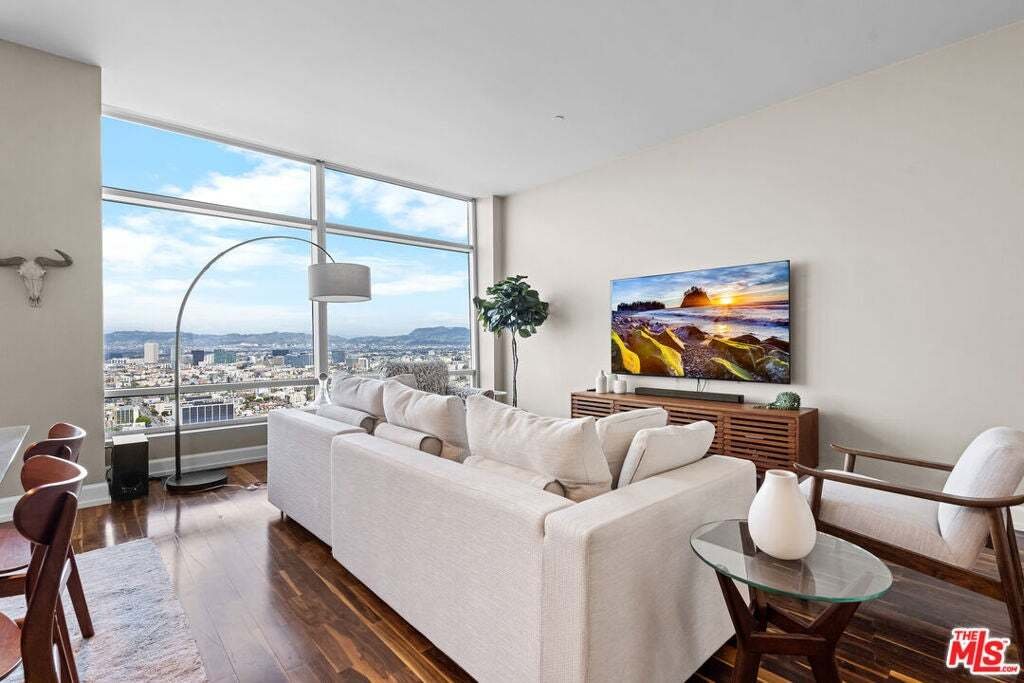 Condo in Los Angeles, California, United States 5 - 18922087