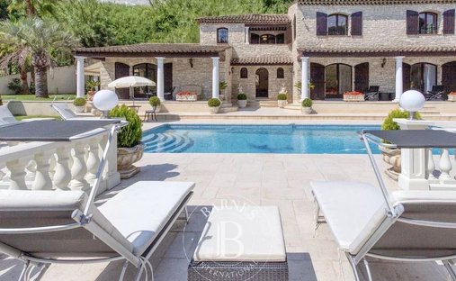 Villa in Saint Jean-Les Vallières, Cagnes-sur-Mer, France 1