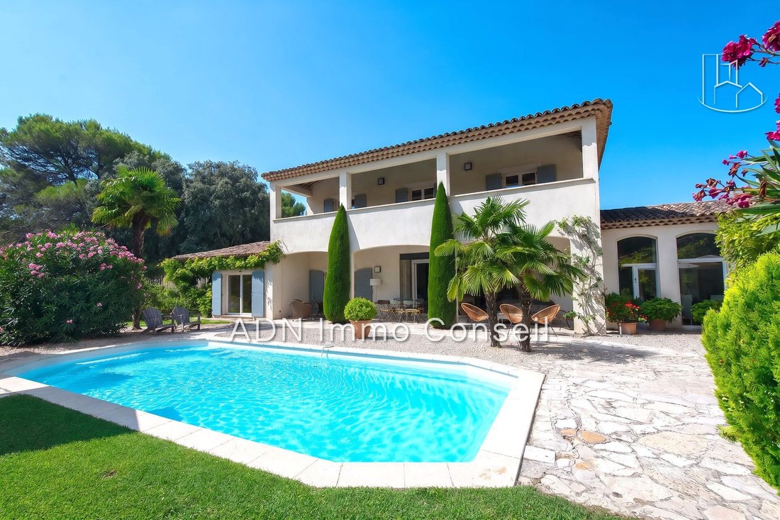 Villa in Mallemort, Provence-Alpes-Côte d'Azur, France 1 - 18668226
