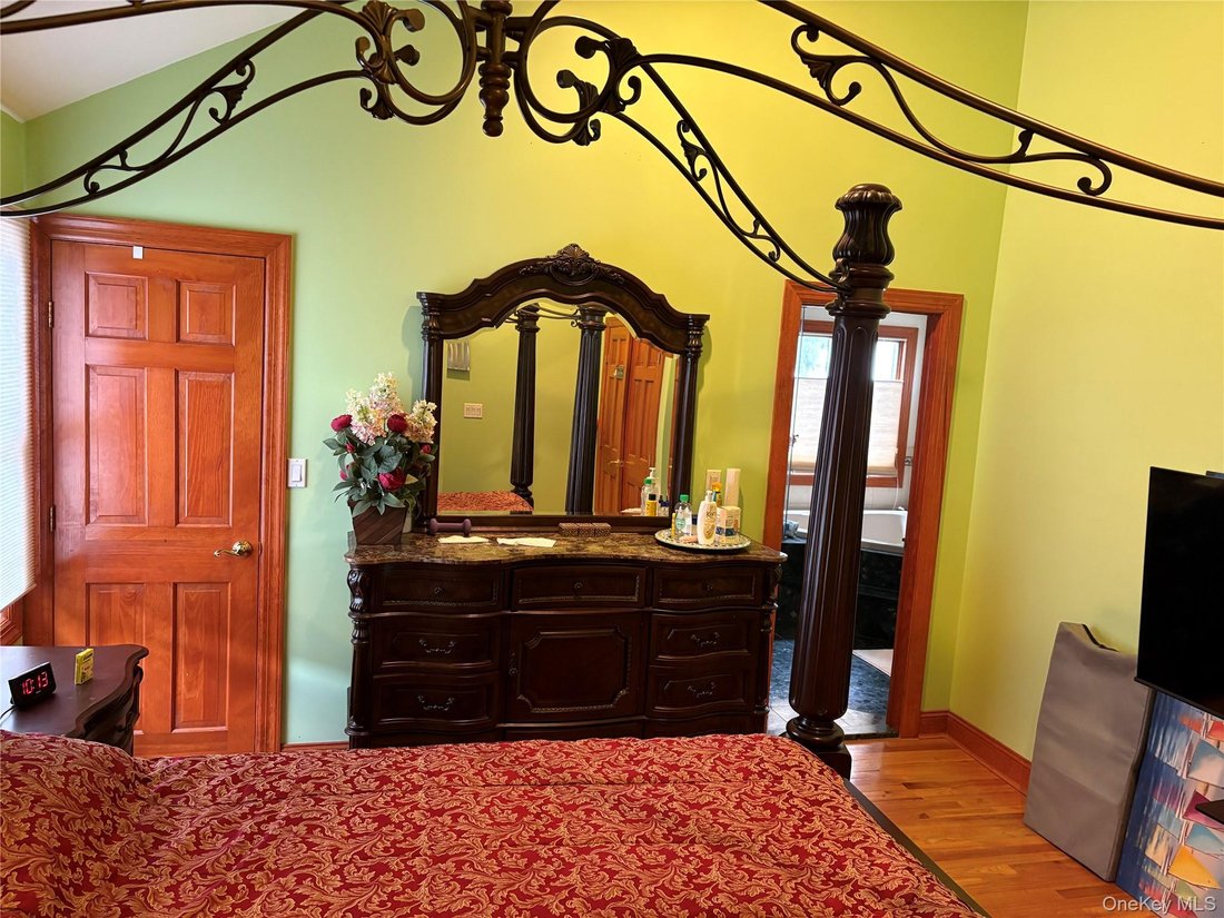 House in New Hyde Park, New York, United States 4 - 18922029