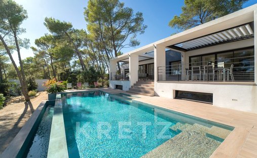 Country House in La Gazelle, Nimes, France 1