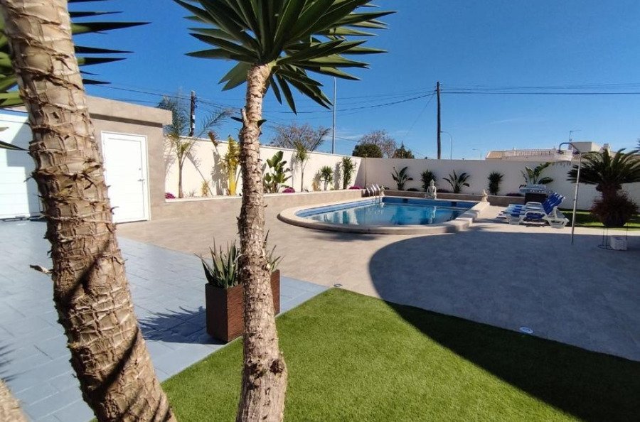 Villa a Torrevieja, Comunità Valenzana, Spagna 3 - 18922455