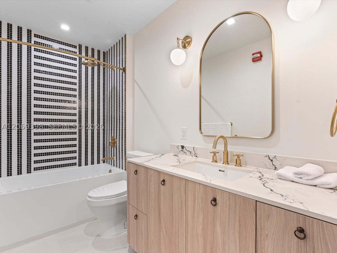 Condo in Miami, Florida, United States 3 - 18646135