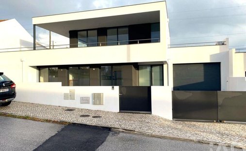 Townhouse in Tornada e Salir do Porto, Leiria District, Portugal 1