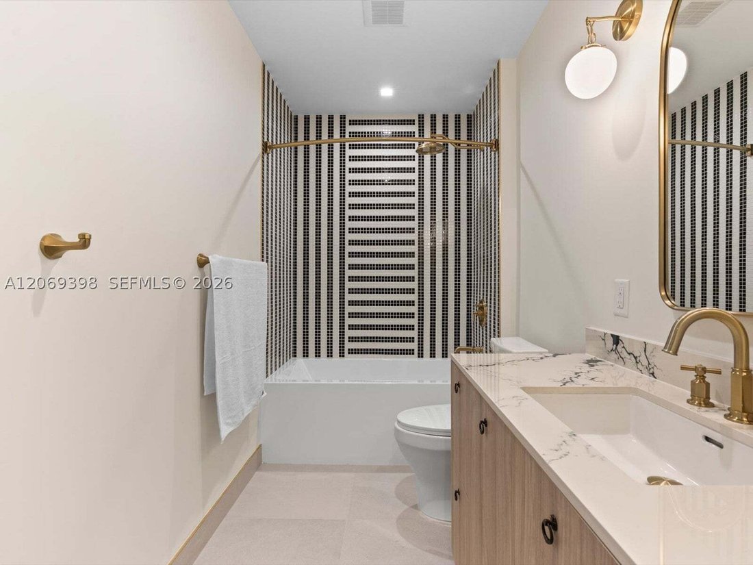 Condo in Miami, Florida, United States 4 - 18646135