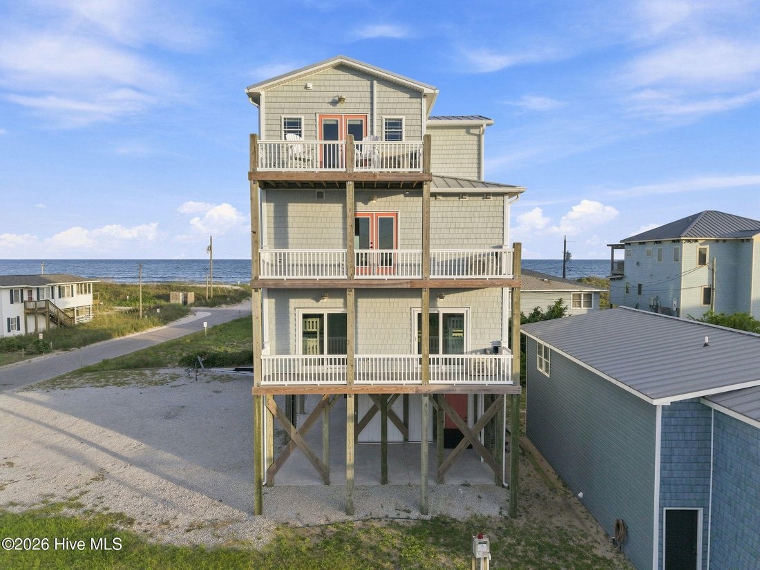 House in North Topsail Beach, North Carolina, United States 1 - 18657451