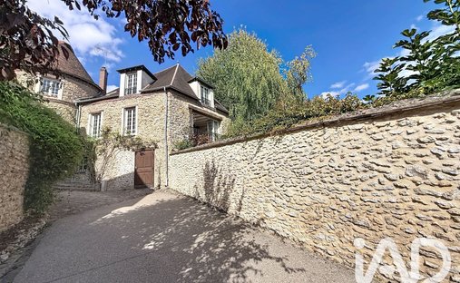 House in Montfort-l'Amaury, Ile-de-France, France 1