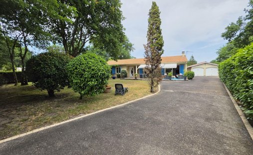 House in Le Las, Saint-Jean-d'Illac, France 1