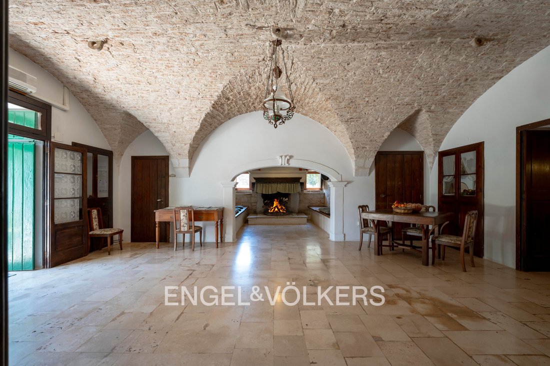 Estate in Ceglie Messapica, Apulia, Italy 4 - 18435406