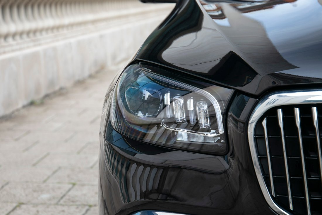 Suv in London, United Kingdom 4 - 18922753