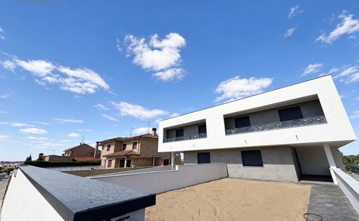 Chalet in Carbajosa de la Sagrada, Castile and Leon, Spain 1
