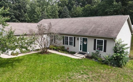 House in Comstock Park, Michigan, United States 1