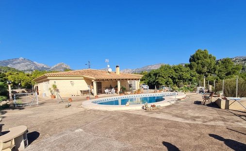 Chalet in Callosa d'en Sarria, Valencian Community, Spain 1