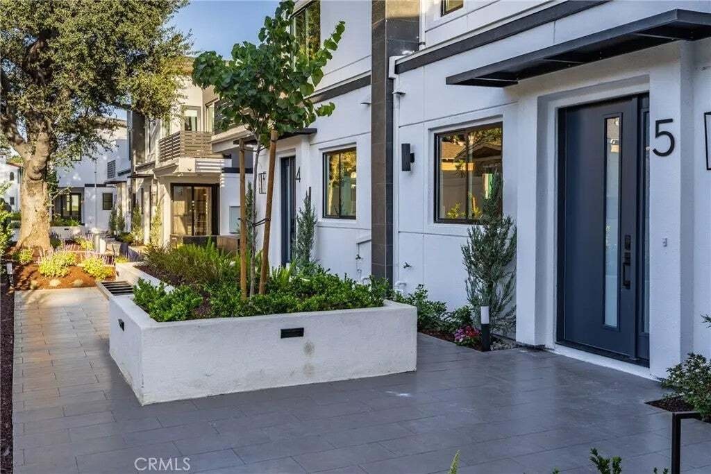 Townhouse in Altadena, California, United States 5 - 18446622