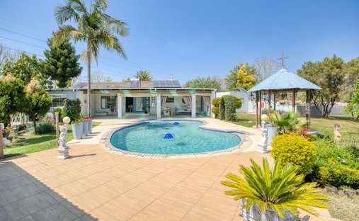 Estate in Chartwell, Gauteng, South Africa 1