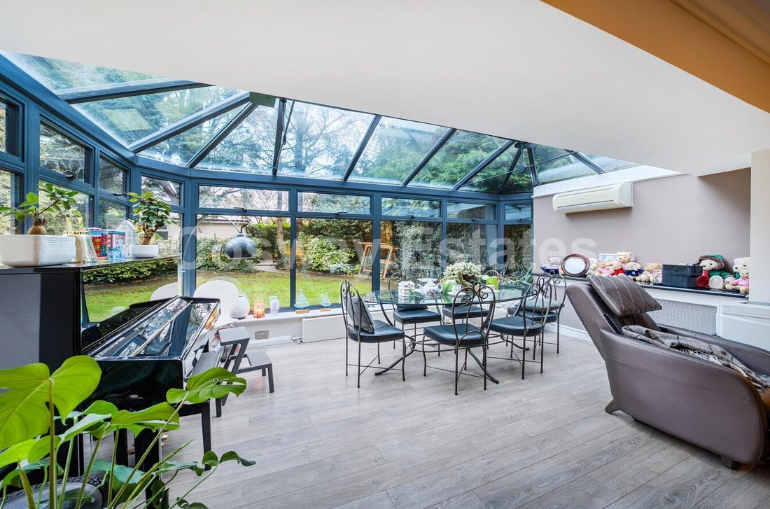 House in Barnet, England 4 - 18923483
