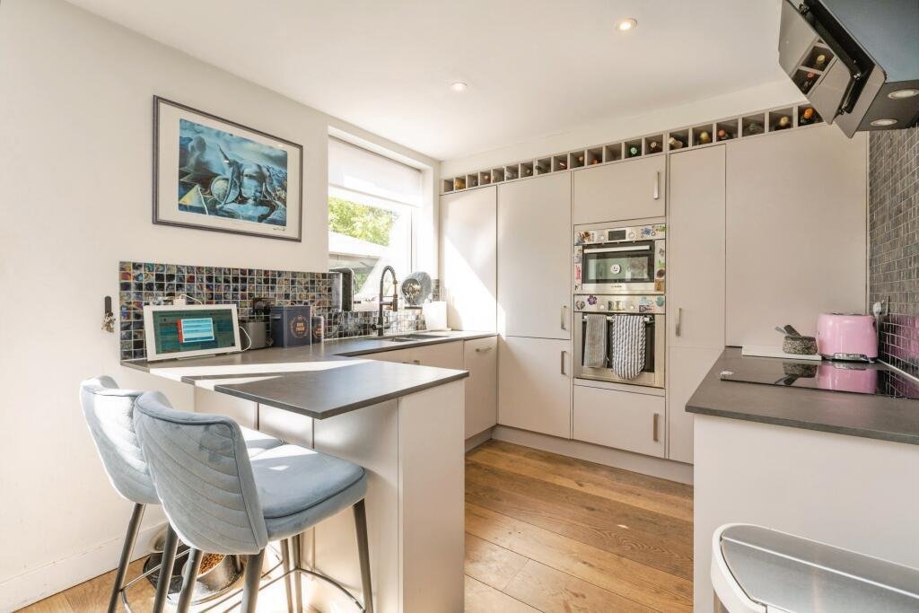 House in Barnet, England 3 - 18923541