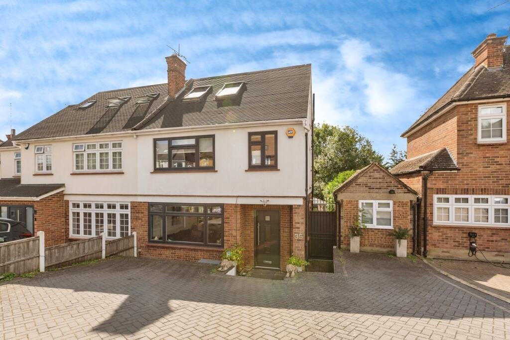 House in Barnet, England 1 - 18923541
