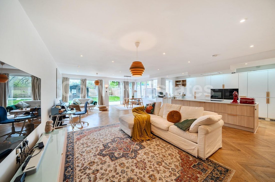House in Barnet, England 2 - 18923529