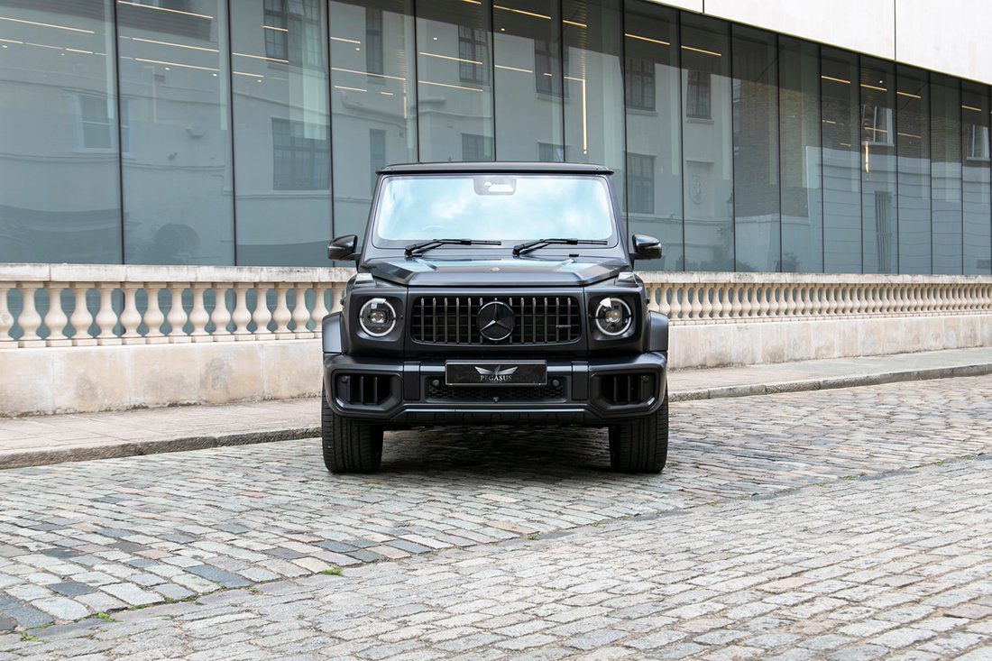 Suv in London, United Kingdom 3 - 18923343