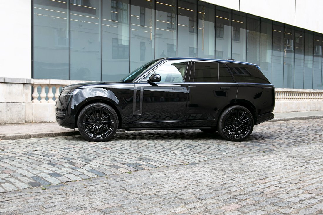 Suv in London, United Kingdom 4 - 18923446